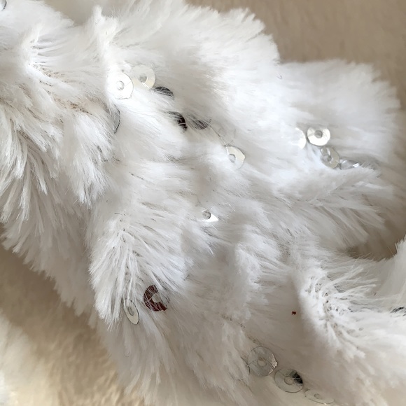 Claire’s Plush Faux Fur Aviator Style Hat and Scarf Set - Picture 7 of 8